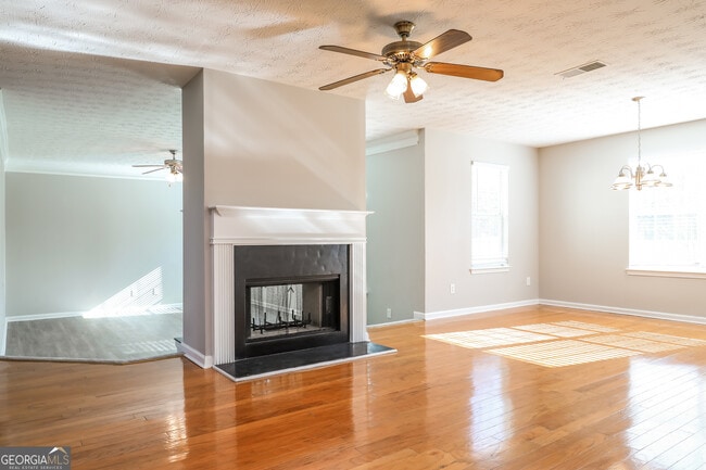 Building Photo - 250 Shadowbrooke Dr