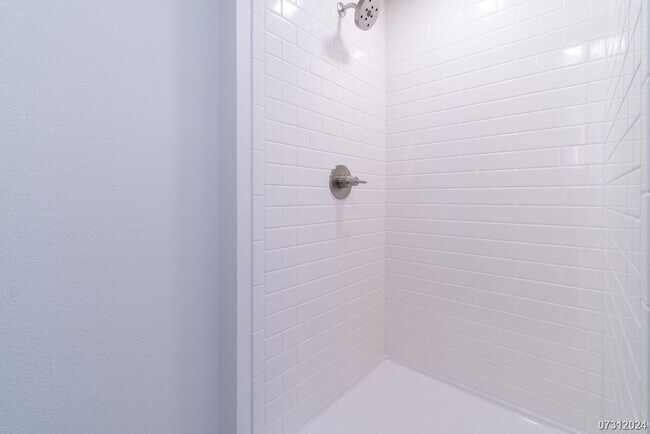 Building Photo - Highly desirable 2-bdrm, 2-bath, 1-pkg condo at Ililani in Kakaako