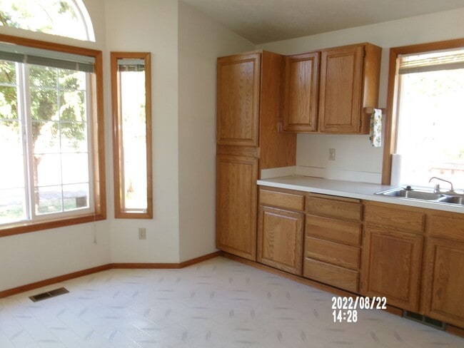 Building Photo - 1431 SW Birdie Dr