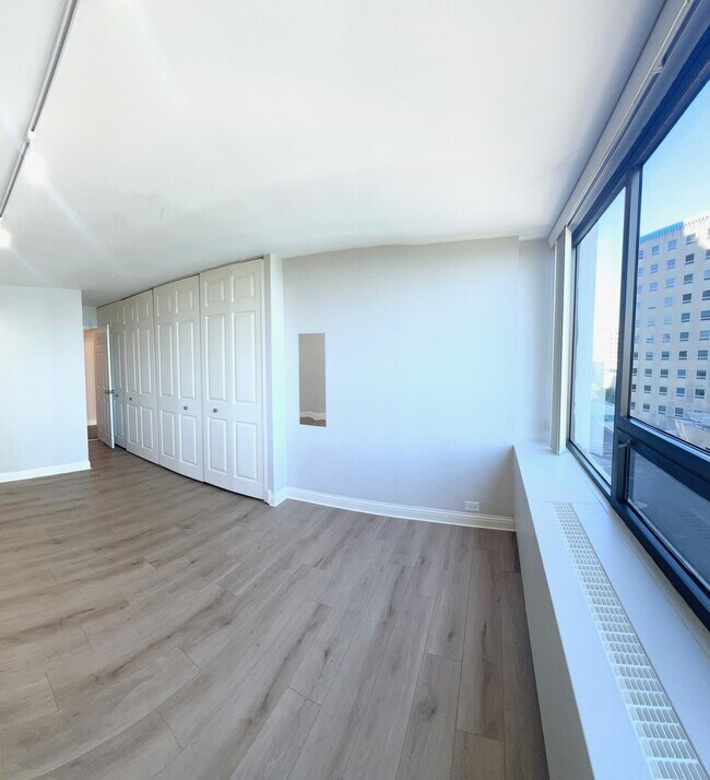 Building Photo - 2800 N Lake Shore Dr