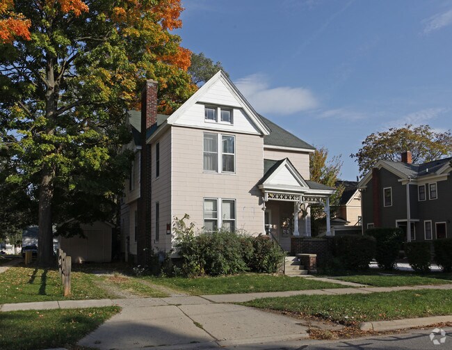 Building Photo - 208 N Hamilton St