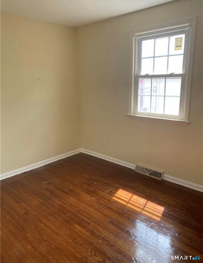 Building Photo - 27 Manila Ave