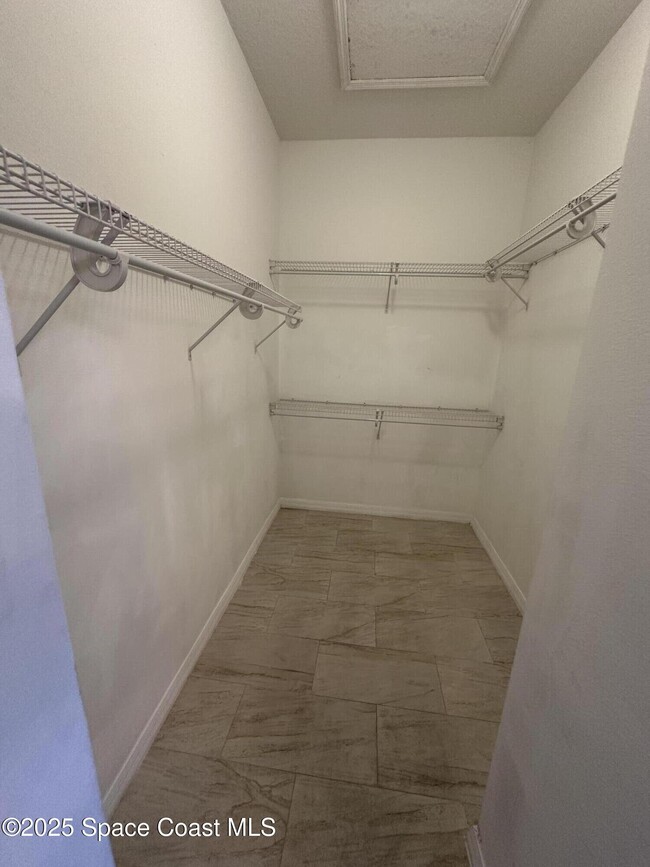 Building Photo - 243 Olsmar St