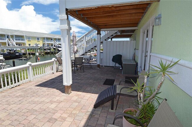 Building Photo - 5245 Coquina Key Dr SE