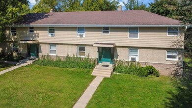 Building Photo - 1430/1432 Henry St, Watertown WI, 53094