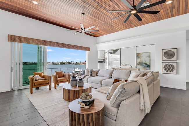 Building Photo - 905 Bay Point Dr