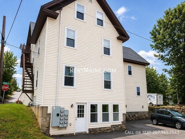 Building Photo - 104 Main St