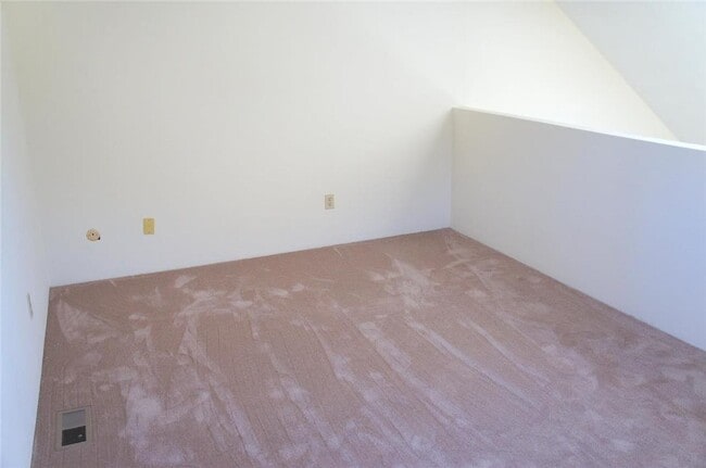 Building Photo - 818 White Oak Dr