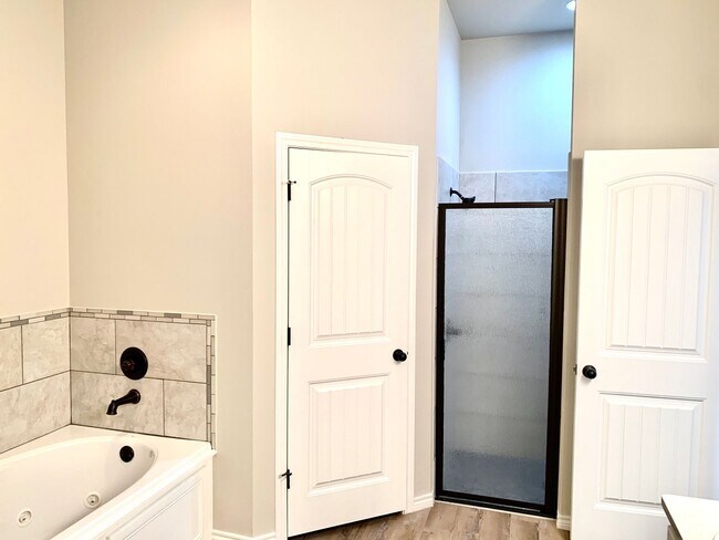 Building Photo - 9609 Hyden Ave