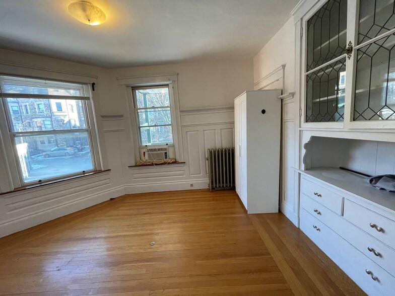 Building Photo - 1675 Beacon St