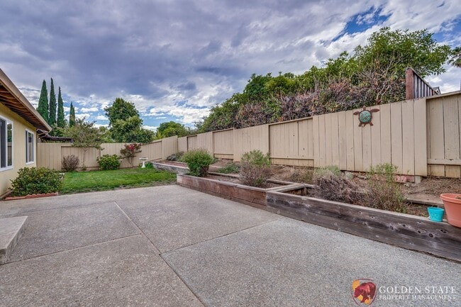 Building Photo - Sunnyvale home with central air and new LV...