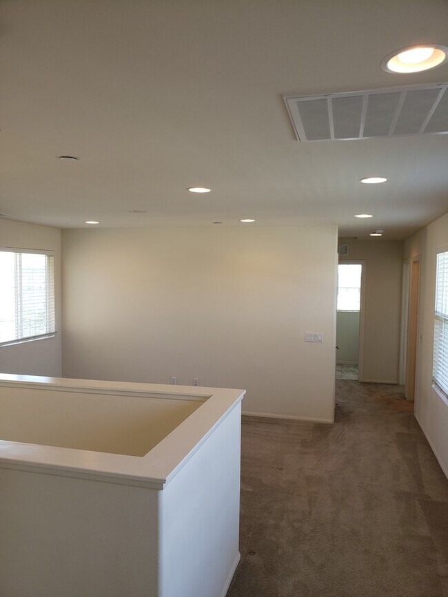 Building Photo - Riverpark 3+3 Single Family Home $4200