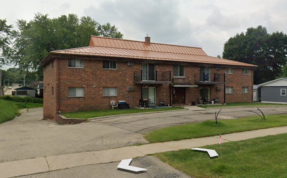 Primary Photo - Knaup Apartments (Senior 55+)