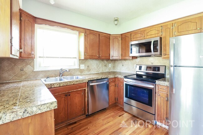 Building Photo - 3 BR/2BA | Newly Renovated Single Family Home |  2 Car Garage | Large Subbasement