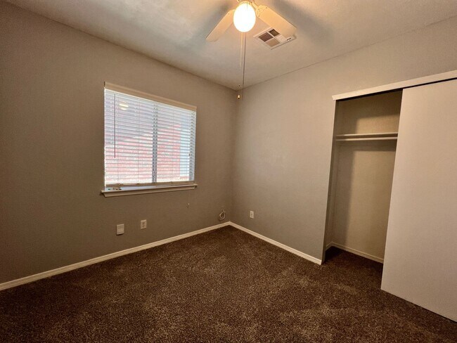 Building Photo - Beautiful East Side Home-Prime Location!