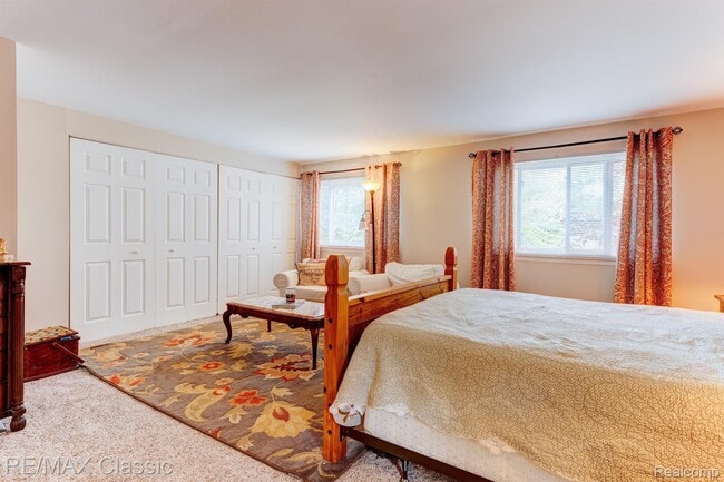 Building Photo - 24323 Pinecrest St