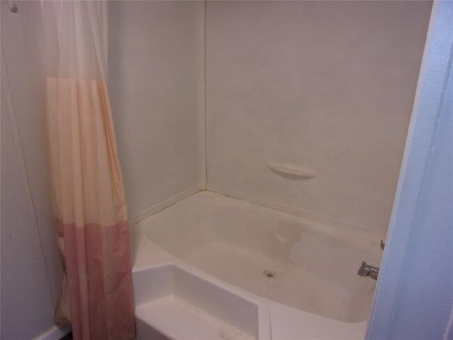 Building Photo - 360 Rangeland Rd