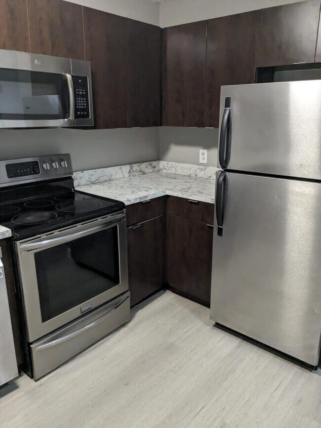 Building Photo - 617 Ixoria Ave