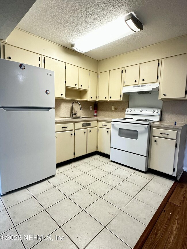 Building Photo - 2821 Searchwood Dr