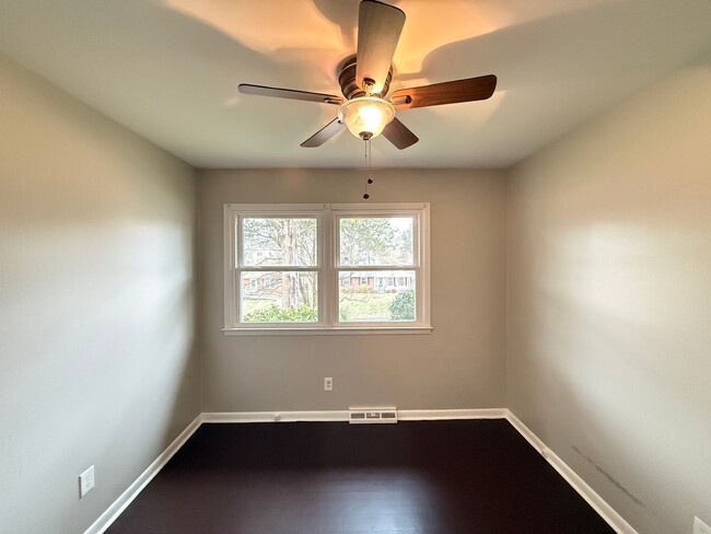 Building Photo - 213 Foxcroft Dr