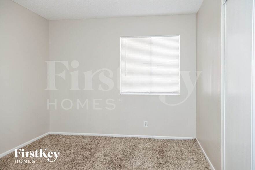 Building Photo - 5265 Saratoga Dr