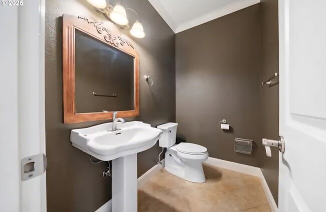 Building Photo - 1292 E Lucas St