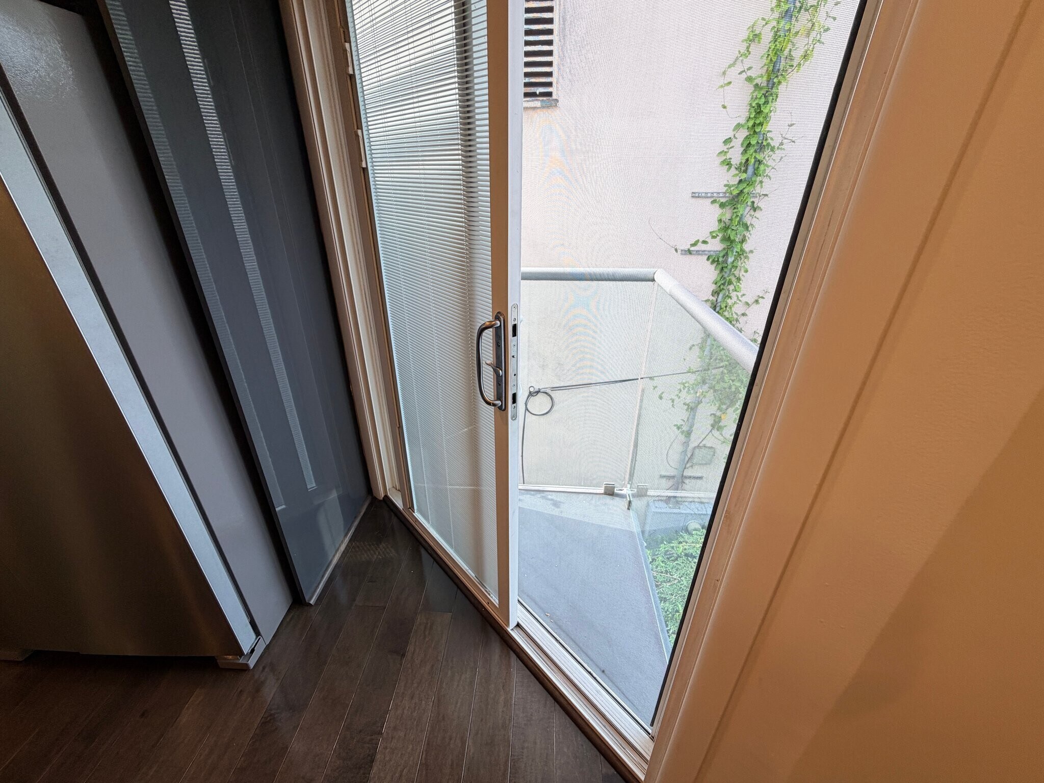 Building Photo - 1119 Poinsettia Dr