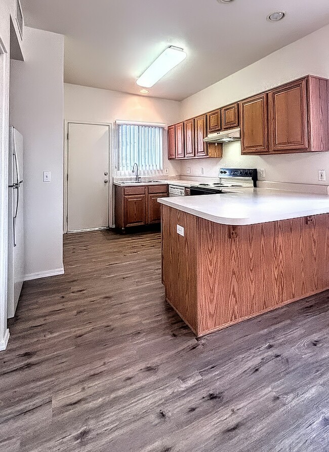 Building Photo - 3657 E Bermuda St