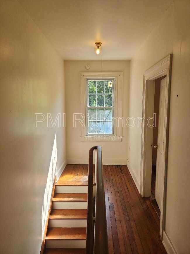 Building Photo - 413 S Laurel St