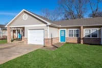 Building Photo - Remodeled 2 Bedroom Duplex in Rogers AR – Pet Friendly, Private Community