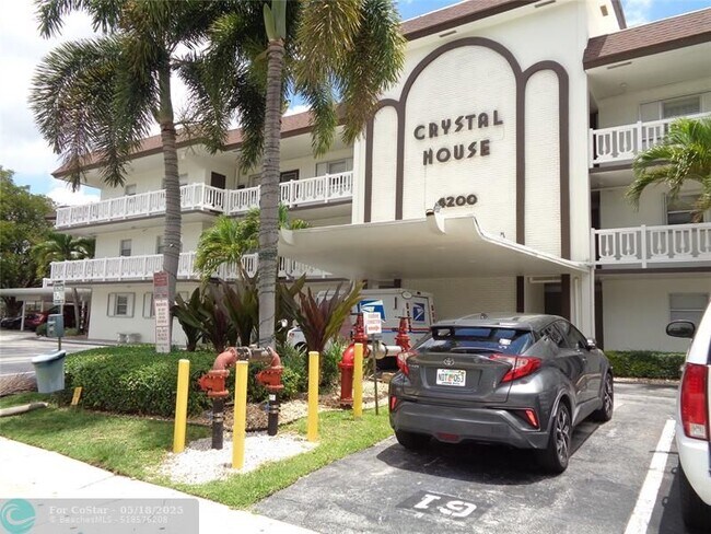 Building Photo - 4200 Crystal Lake Dr