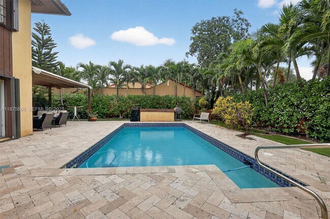 Building Photo - 20424 NE 10th Ct Rd