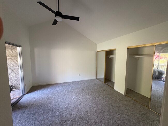 Building Photo - 930 Via Mil Cumbres