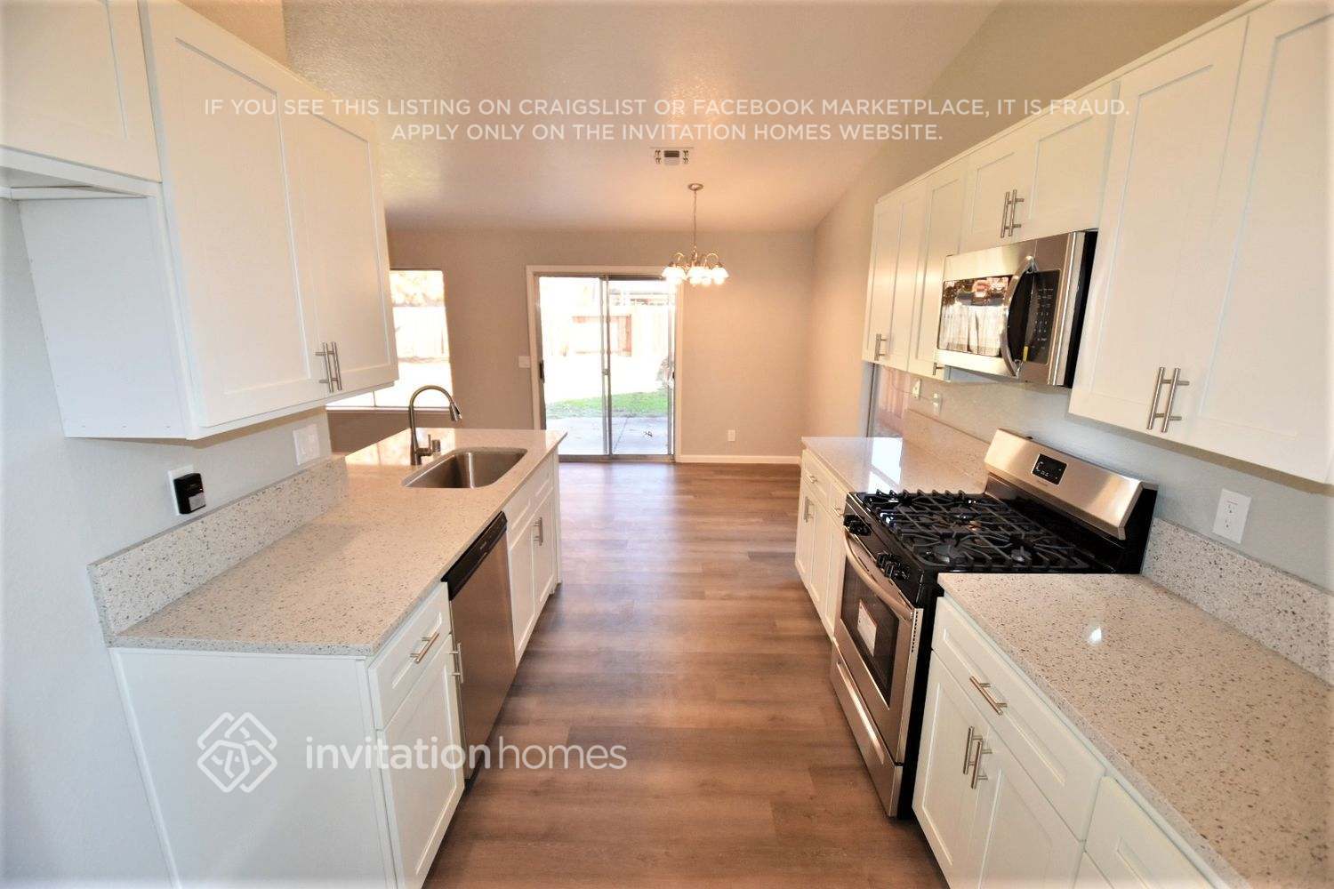 Building Photo - 8121 Pine Oaks Ct