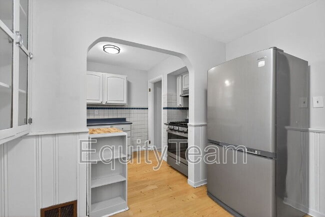 Building Photo - 7020 La Boiteaux Ave