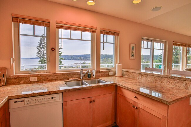 Building Photo - Furnished Greenbank Home with Water View and Bocce Ball!