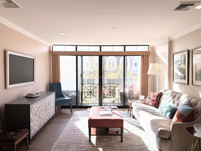 Building Photo - 540 E Broadway