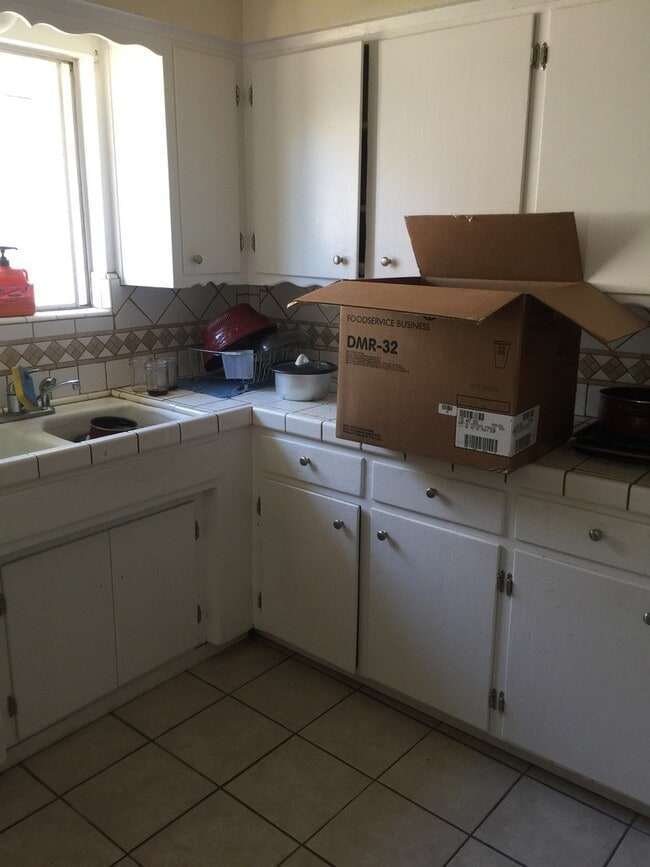 Building Photo - 237 N Santa Rita St