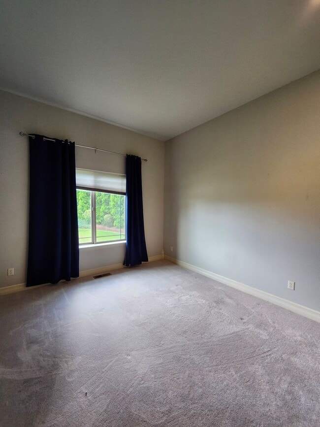 Building Photo - 718 Briarwood Dr