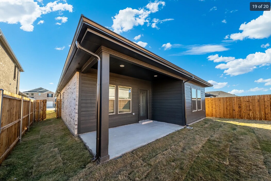 Building Photo - 609 Hemingway Ln