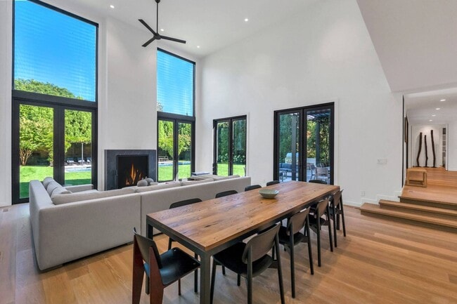 Building Photo - 60 Gansett Ln