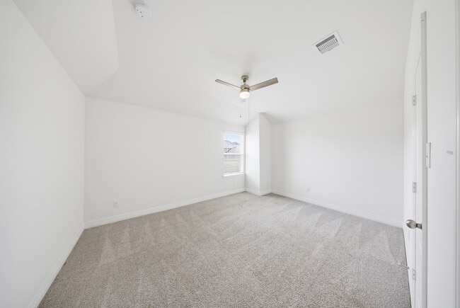 Building Photo - 40615 Guillemont Ln