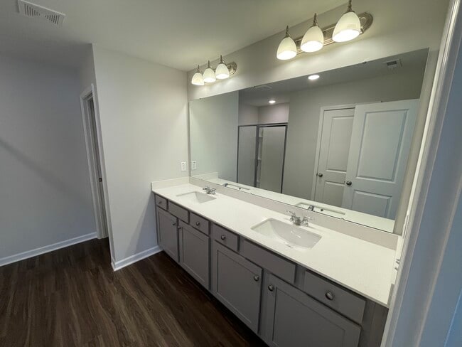Building Photo - 3031 Ranger Dr