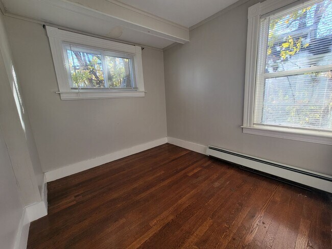 Building Photo - 385-387 Belmont St