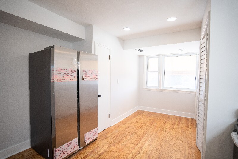 Building Photo - 5735 W Addison St