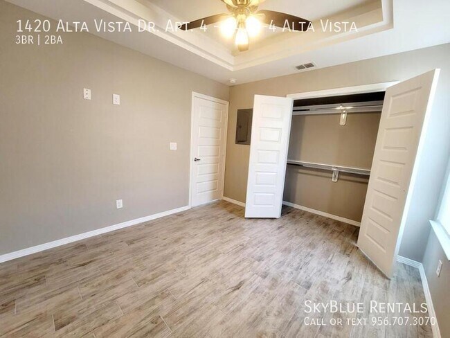 Building Photo - 1420 Alta Vista Dr