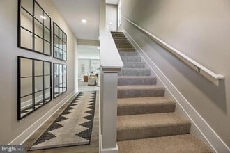 Building Photo - 111 Charing Cross Dr
