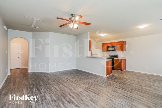 Building Photo - 7905 Big Oak Dr