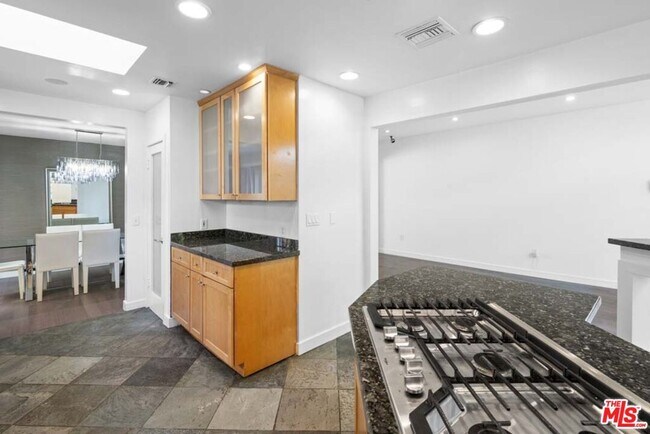 Building Photo - 10453 Holman Ave