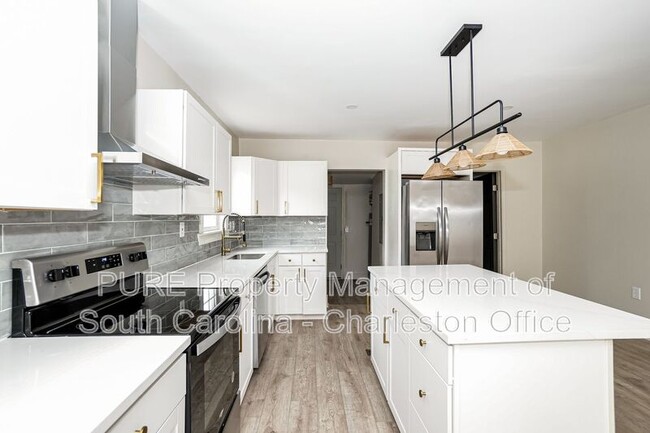 Building Photo - 2679 Oregon Ave